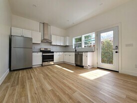 2711 W 60th St in Los Angeles, CA - Building Photo