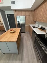 320 NW 157th St, Unit B4 in Miami, FL - Foto de edificio - Building Photo