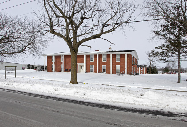 Colonial Manor Apartments in Walworth, WI - Building Photo - Building Photo