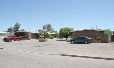 Adelaide Park Apartments in Tucson, AZ - Building Photo - Building Photo