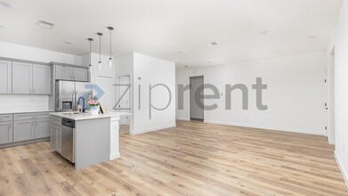 7104 N Maltese Dr in Citrus Springs, FL - Foto de edificio - Building Photo