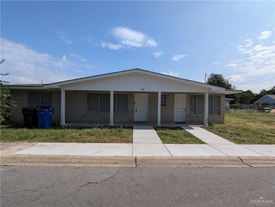 819 S 16th St in McAllen, TX - Building Photo