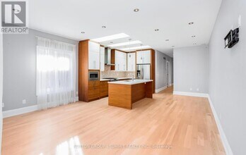 1050 Caven St in Mississauga, ON - Building Photo - Building Photo