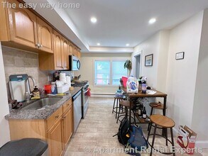 164 Charles St, Unit #2 in Cambridge, MA - Foto de edificio - Building Photo