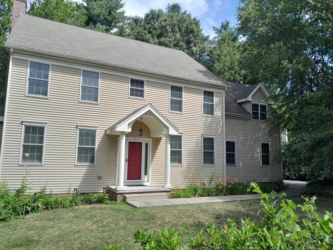 373 Littlefield Ln in Marlborough, MA - Building Photo - Building Photo