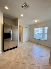 5932 Manchester Way in Tamarac, FL - Building Photo - Building Photo