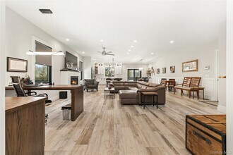 55 S Phillips Ave in Speonk, NY - Building Photo - Building Photo