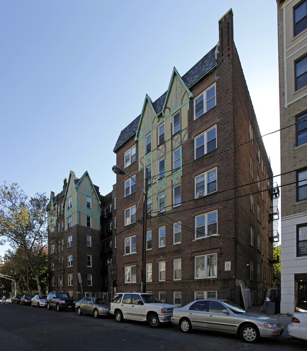 135 Belmont Ave in Jersey City, NJ - Building Photo