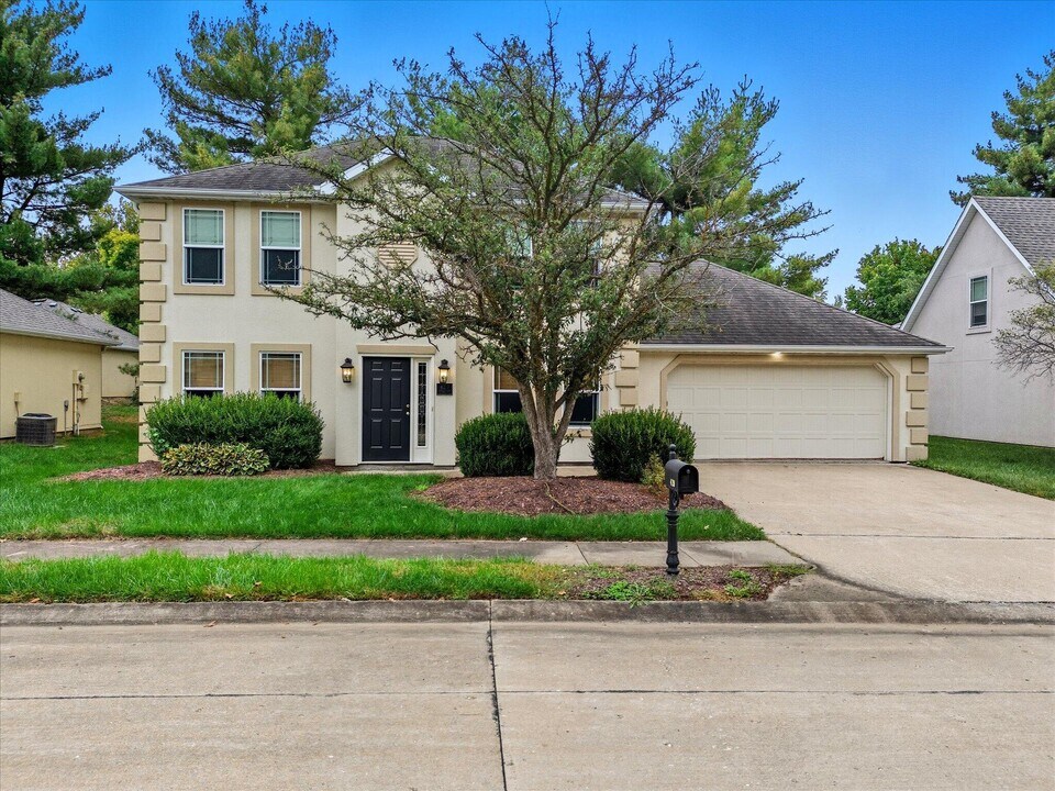 420 N Village Cir in Columbia, MO - Building Photo