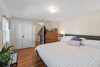 25 Moody St in Chestnut Hill, MA - Foto de edificio - Building Photo