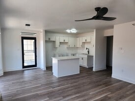 209 W Jefferson St in Winterset, IA - Building Photo