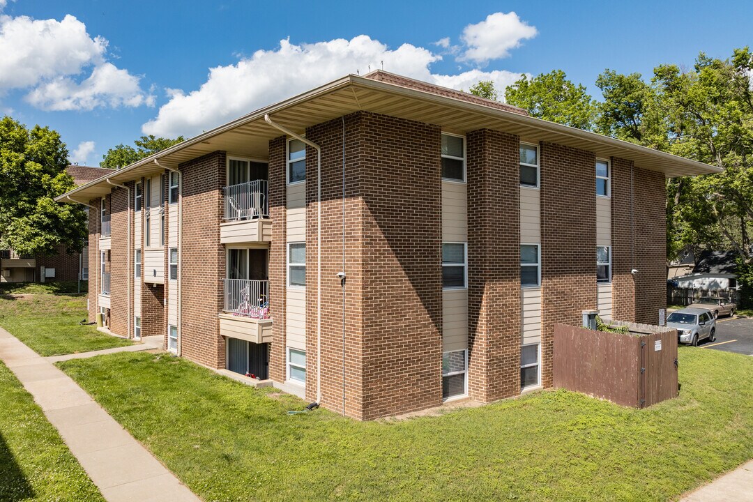 Nu Elm in Springfield, MO - Building Photo