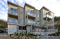 Crest Apartments in Mercer Island, WA - Foto de edificio - Building Photo