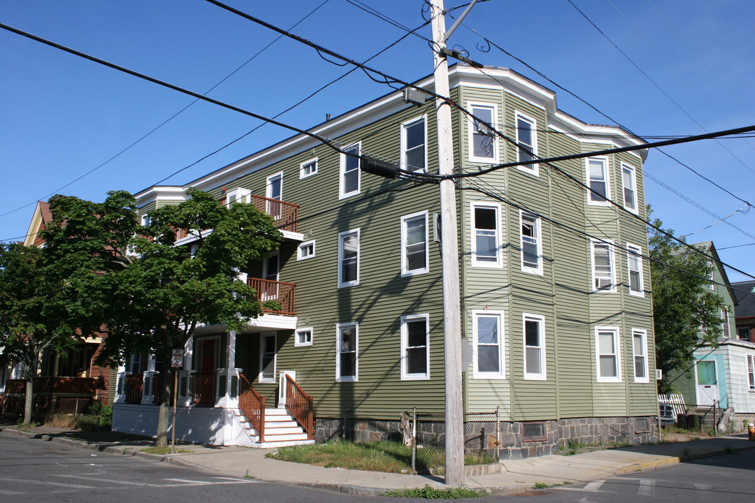 17 Cutler St in Winthrop, MA - Foto de edificio