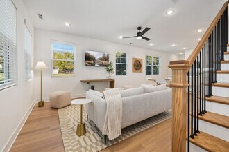 1324 Van Buren Ave in Fayetteville, AR - Foto de edificio - Building Photo