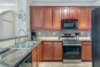 903 Charo Pky, Unit 832 in Davenport, FL - Foto de edificio - Building Photo