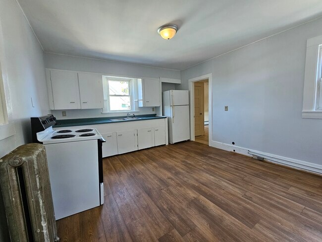 17 Mousam St, Unit 17B Mousam St. in Sanford, ME - Building Photo - Building Photo