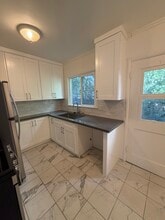 143 N Maple St, Unit 143.5 in Burbank, CA - Building Photo - Building Photo