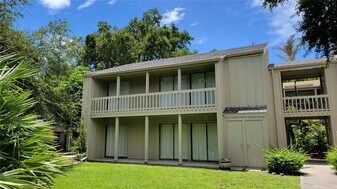 2204 Bahia Vista St in Sarasota, FL - Building Photo