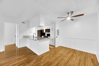 5304 W Kennedy Blvd in Tampa, FL - Building Photo - Building Photo