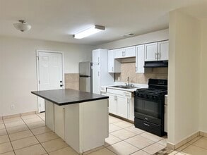 1515 Quail Creek Rd in Laredo, TX - Building Photo - Building Photo