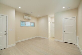 1210 NE 95th St in Seattle, WA - Building Photo - Building Photo