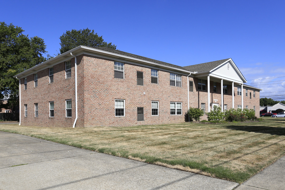 Dommar Apartments in Willoughby, OH - Building Photo