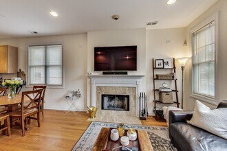 1330 W Fletcher St in Chicago, IL - Building Photo - Building Photo