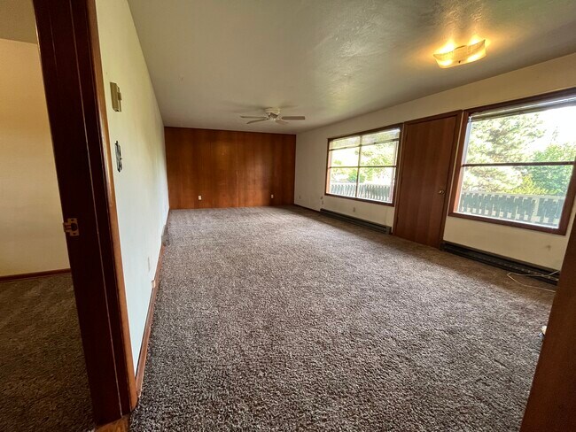 712 E 4th Ave, Unit D in Ellensburg, WA - Building Photo - Building Photo