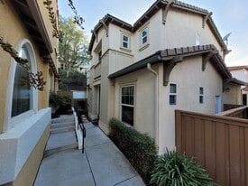 1485 Mosaic Gln in Escondido, CA - Building Photo