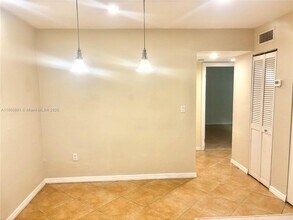 7951 SW 104th St in Miami, FL - Building Photo - Building Photo