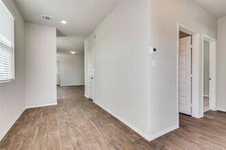 187 Tillage Rd, Unit 2 in Elgin, TX - Building Photo - Building Photo