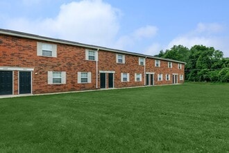 TOWNHOMES AT EASTON PARK in Columbus, OH - Building Photo - Interior Photo