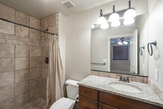 2075 S Sir Monte Dr in Saint George, UT - Foto de edificio - Building Photo
