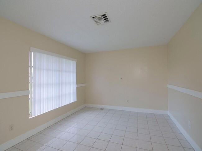 650 SE Evergreen Terrace, Unit 02O in Port St. Lucie, FL - Building Photo - Building Photo