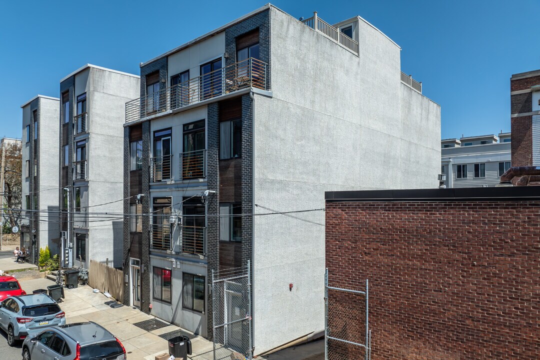 837-847 N 16th St in Philadelphia, PA - Building Photo
