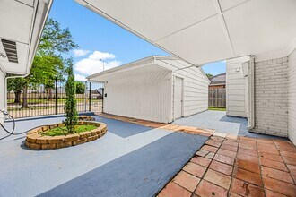 7606 Richmond Ave. in Houston, TX - Building Photo - Building Photo