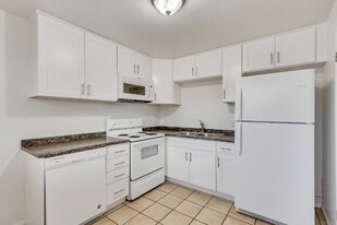 2111 E 3300 S, Unit Apt B in Salt Lake City, UT - Building Photo