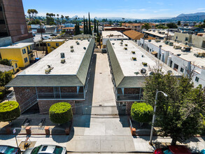 336 E Providencia Ave in Burbank, CA - Building Photo - Building Photo