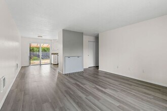 885 SE Lambert Cir in Gresham, OR - Building Photo - Building Photo