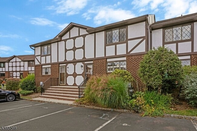 180 Wildflower Ln in Hillsborough Township, NJ - Building Photo - Building Photo