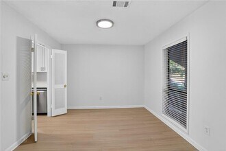 8740 Roswell Rd in Sandy Springs, GA - Foto de edificio - Building Photo