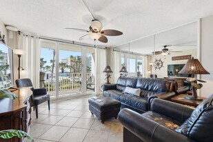 7205 Thomas Dr in Panama City Beach, FL - Building Photo
