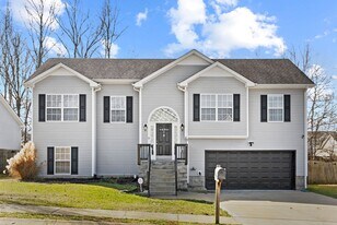 1692 Parkside Dr in Clarksville, TN - Building Photo