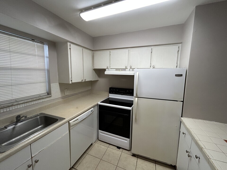 6505 Winfield Blvd in Margate, FL - Building Photo