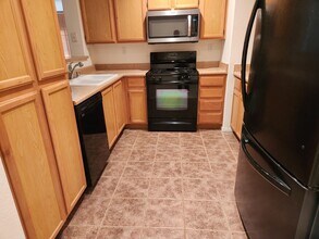 10180 Deerfield Beach Ave in Las Vegas, NV - Building Photo - Building Photo