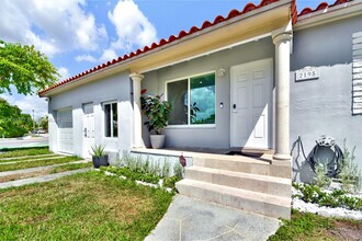 2195 SW 25th Ter in Miami, FL - Building Photo - Building Photo