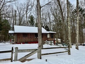 12 Third Rd in Hawley, PA - Building Photo