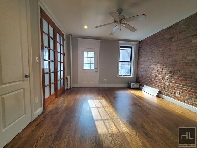 SPACIOUS GRAMERCY PARK 3 BEDROOM - WON'T L in New York, NY - Building Photo - Building Photo