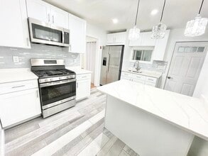 22 Clinton St in Mansfield, MA - Building Photo - Building Photo